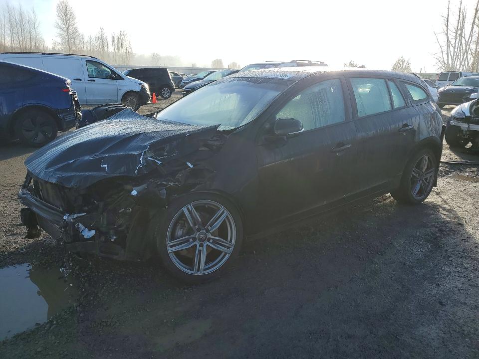 2015 VOLVO V60 — VIN YV1612SA4F1194568