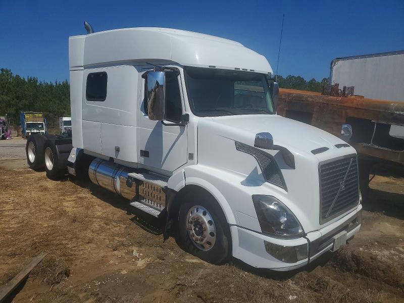 2016 VOLVO VN — VIN 4V4NC9EH3GN951973