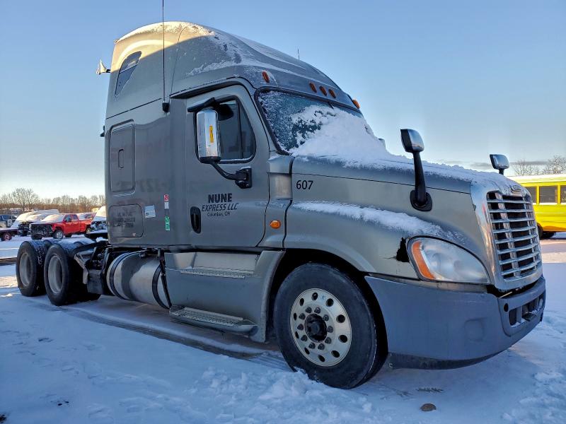 2013 FREIGHTLINER CASCADIA 1 — VIN 3AKJGLDRXDSFJ0855