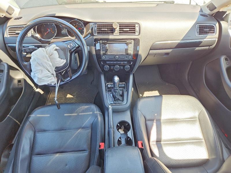 3VWLA7AJ1FM302748