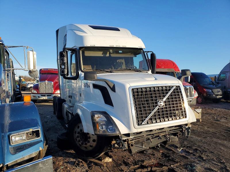 2017 VOLVO VN — VIN 4V4N99EH9HN975985