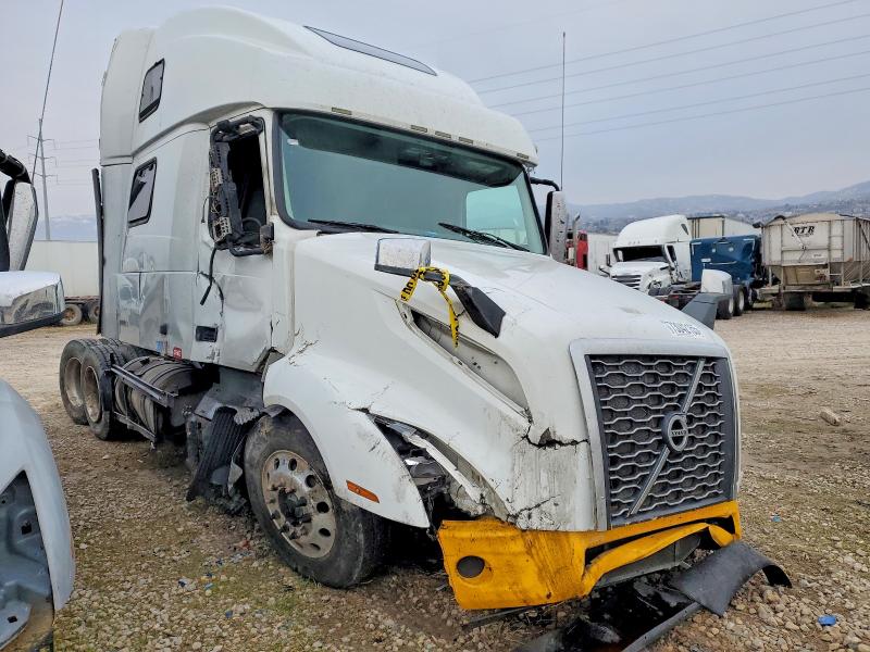 2022 VOLVO VN — VIN 4V4NC9EHXNN605156