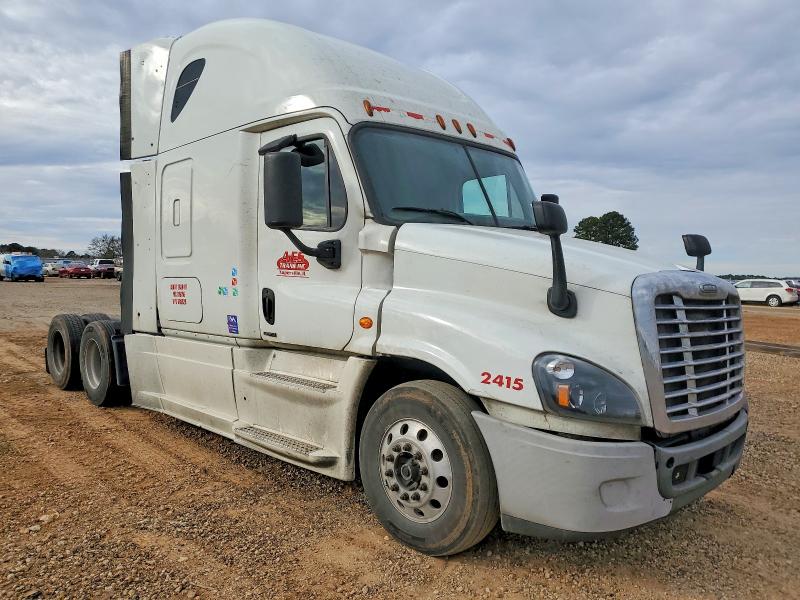2015 FREIGHTLINER CASCADIA 1 — VIN 1FUJGLD52FLGE3844