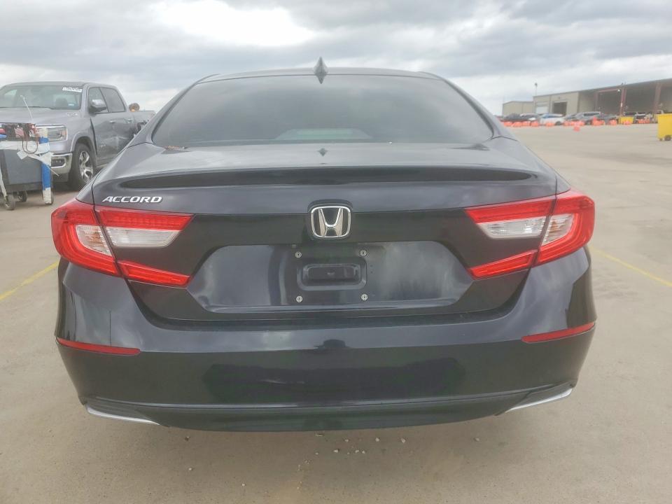 1HGCV1F18KA102195