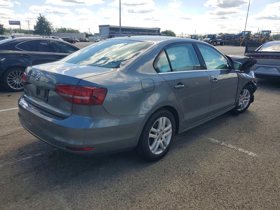 3VW2B7AJXHM270488