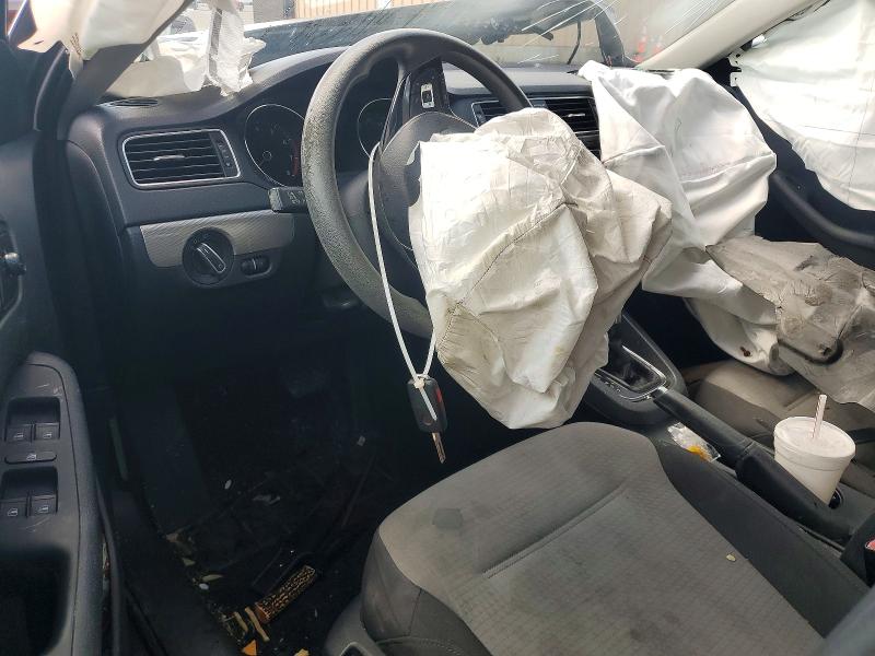 3VW2B7AJXHM270488