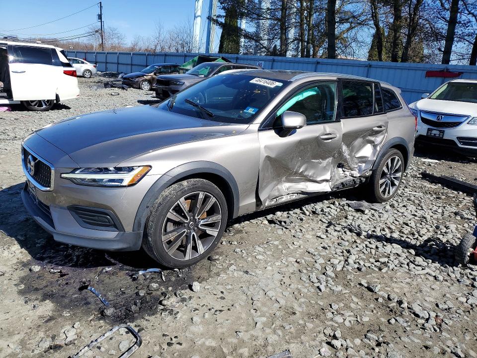 2020 VOLVO V60 CROSS COUNTRY — VIN YV4102WK3L1038889