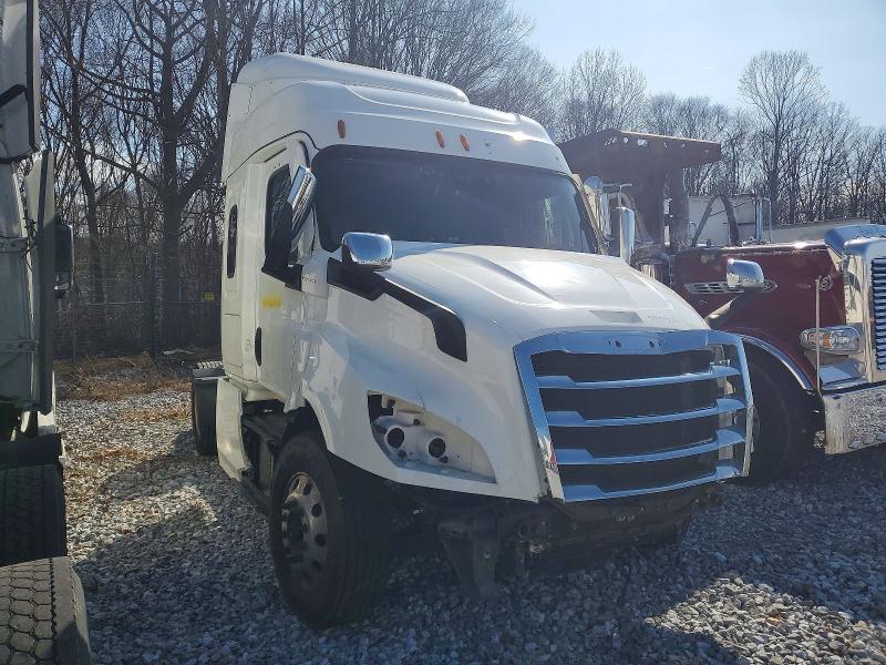 2022 FREIGHTLINER CASCADIA 116 — VIN 3AKJHPDV1NSMT3826