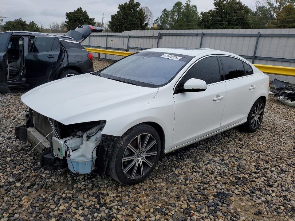 2017 VOLVO S60 — VIN LYV402HK0HB151163