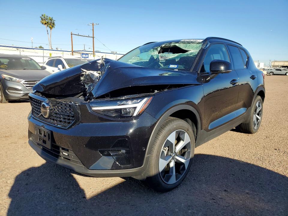 2026 VOLVO XC40 — VIN YV4L12UC7T2737647
