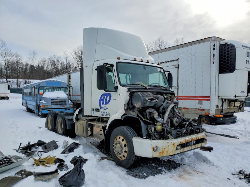 2020 VOLVO VNR — VIN 4V4WC9EHXLN269946