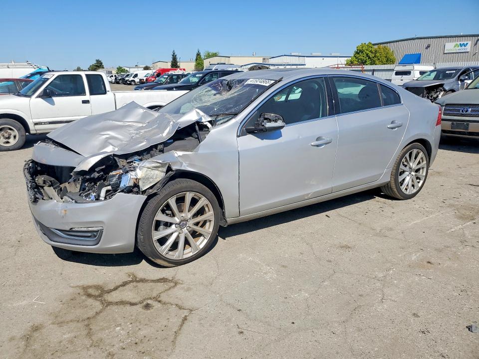 2017 VOLVO S60 — VIN LYV402HK2HB151343