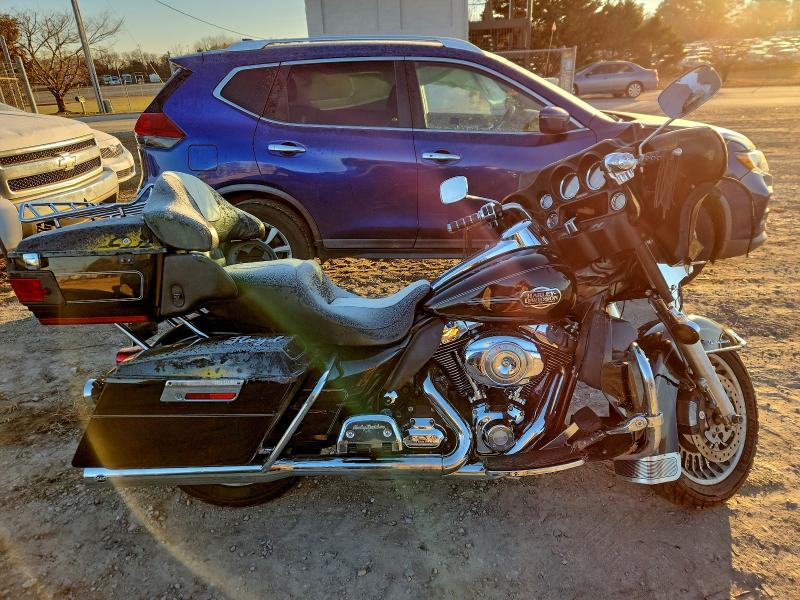 2010 HARLEY-DAVIDSON FLHTCU — VIN 1HD1FC412AB664456