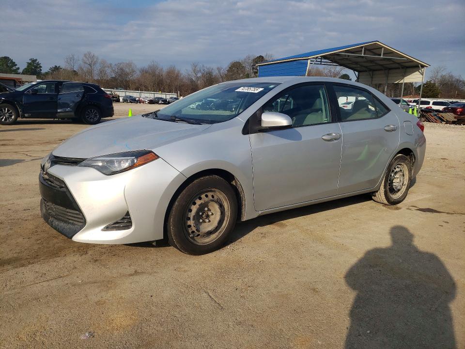 2018 TOYOTA COROLLA — VIN 5YFBURHE0JP745520