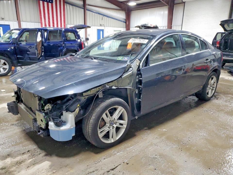 2015 VOLVO S60 — VIN YV1612TK0F1353383
