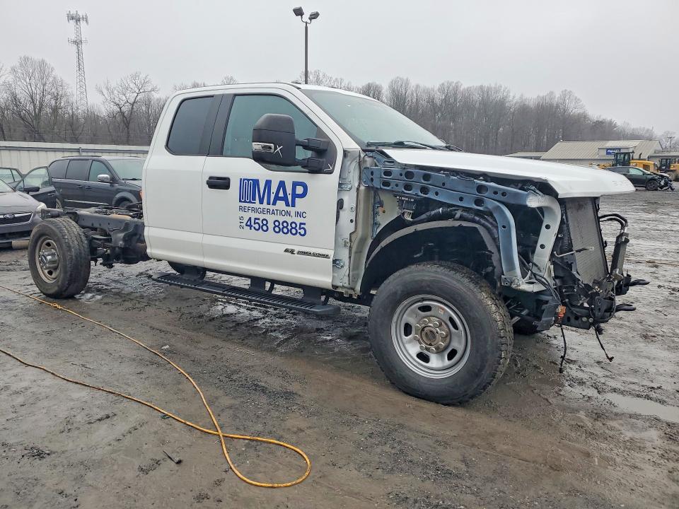 1FD8X3FT1NEE52045