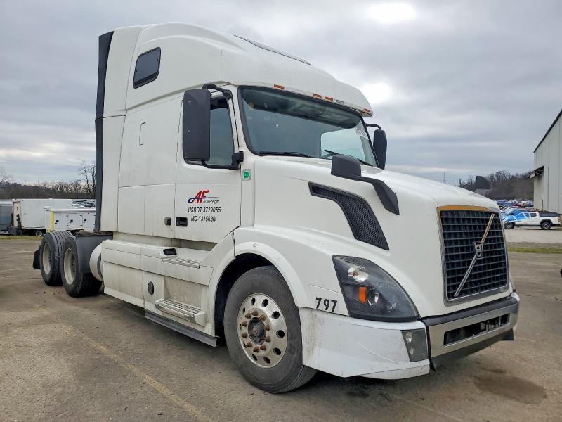 2016 VOLVO VN — VIN 4V4NC9EJ3GN942001