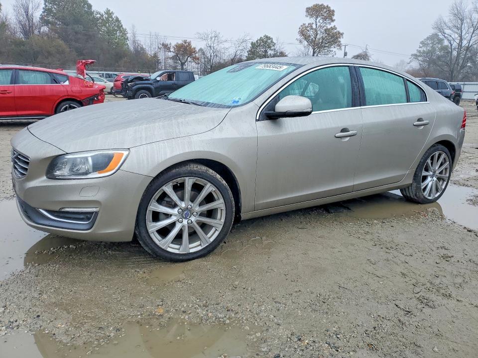 2016 VOLVO S60 — VIN LYV402FM6GB100186