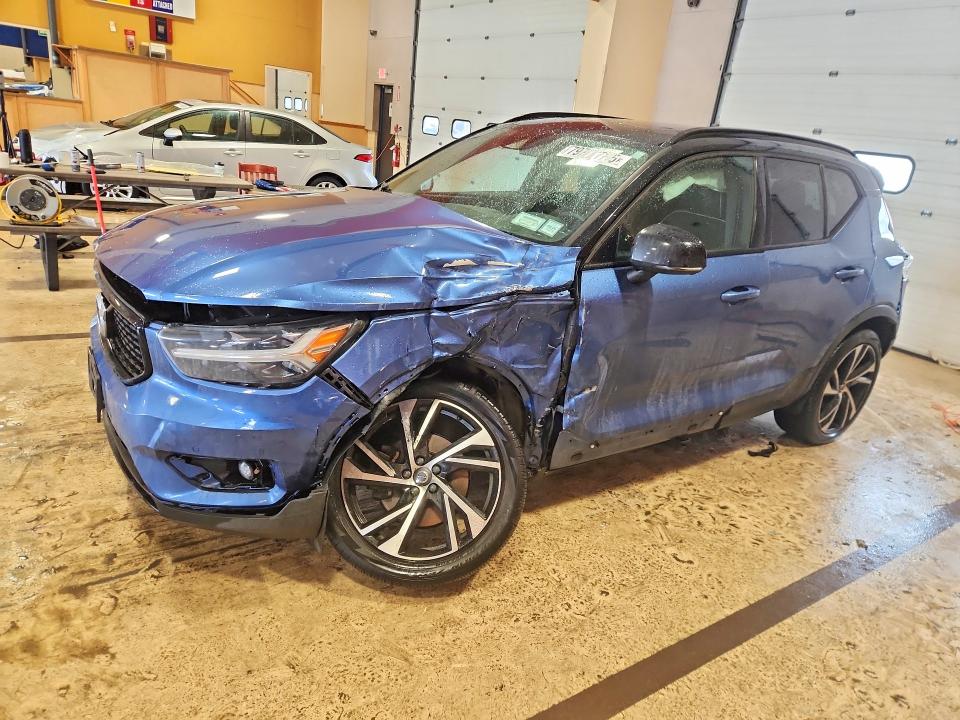 2021 VOLVO XC40 — VIN YV4162UM4M2409704