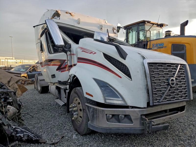 2020 VOLVO VNL — VIN 4V4NC9EH7LN263601