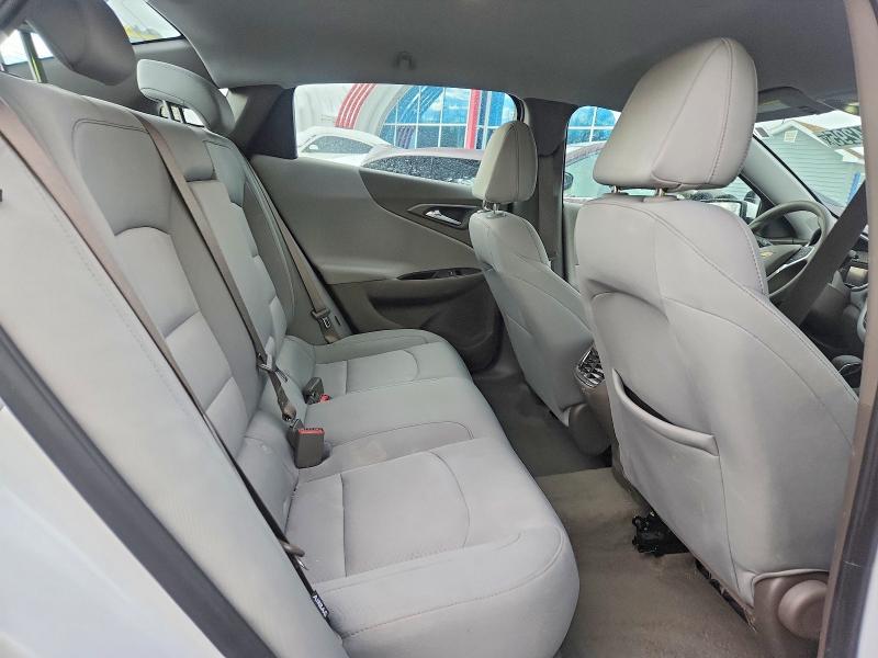 1G1ZD5ST4SF135572