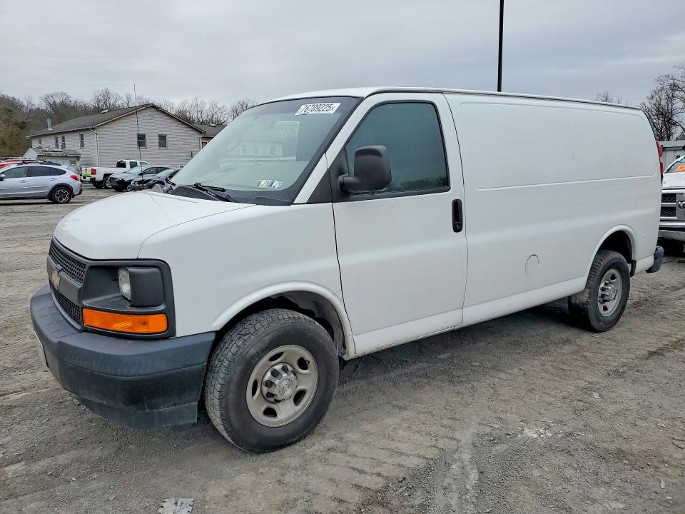 2017 CHEVROLET EXPRESS 25 — VIN 1GCWGAFF7H1117670
