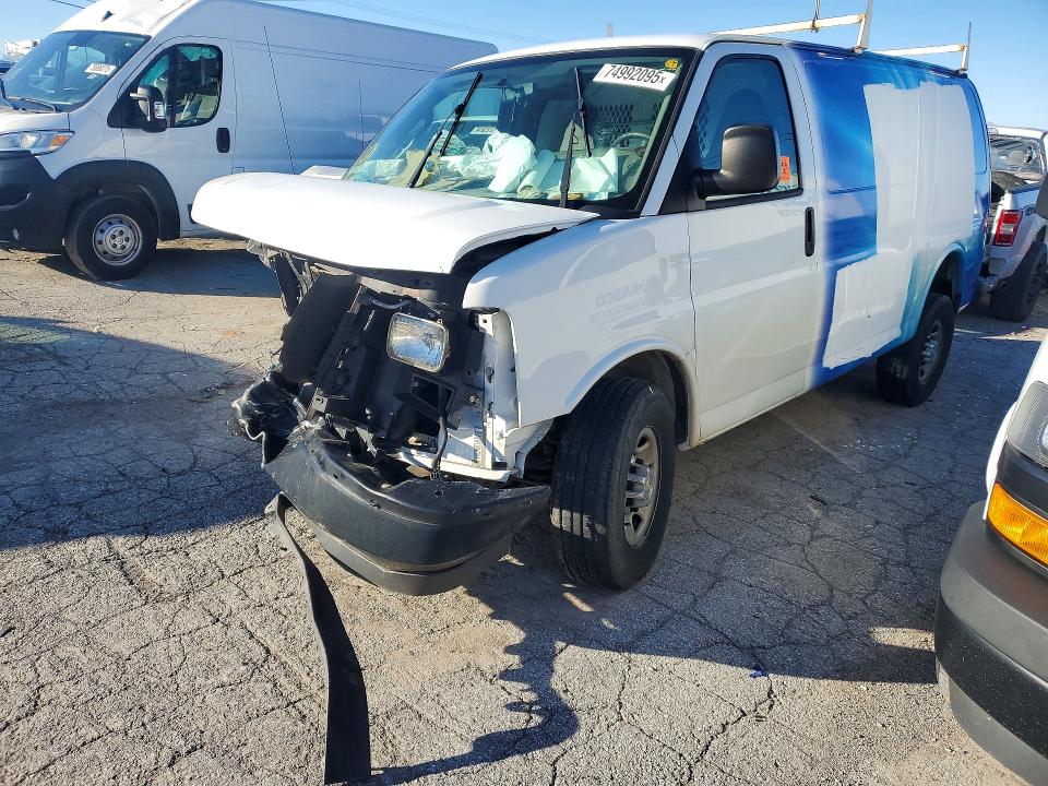 2017 CHEVROLET EXPRESS 25 — VIN 1GCWGAFF5H1351354