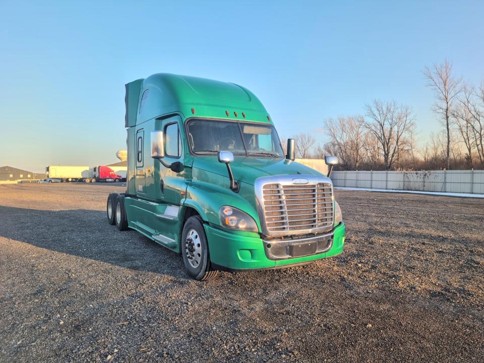 2016 FREIGHTLINER CASCADIA 1 — VIN 1FUJGLD57GLGS8777