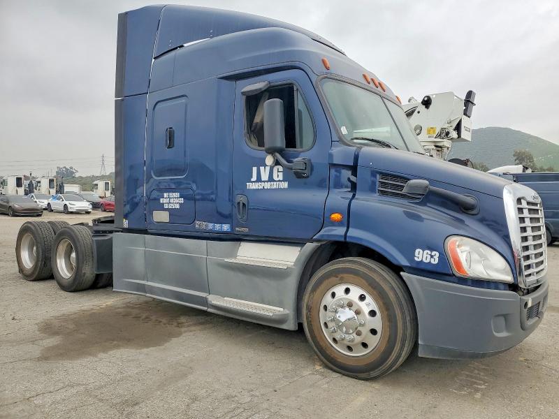 2018 FREIGHTLINER CASCADIA 1 — VIN 3AKJGHDV5JSJT7825