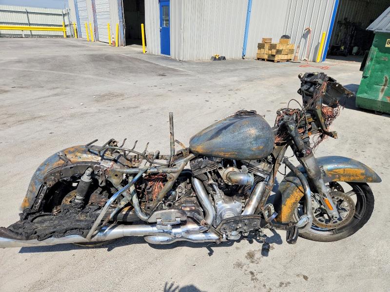 2015 HARLEY-DAVIDSON FLTRUSE — VIN 1HD1TAN11FB952892
