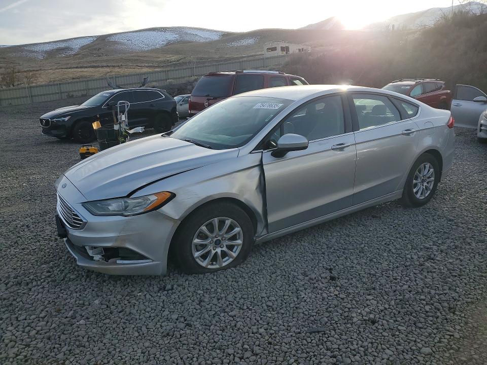 2018 FORD FUSION S — VIN 3FA6P0G71JR285680