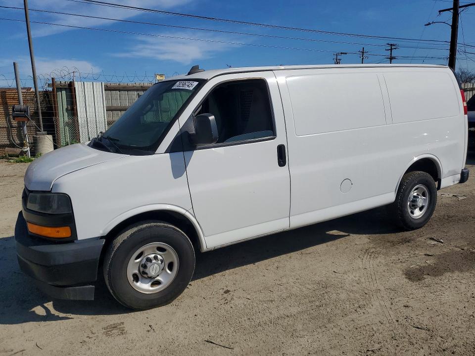 2018 CHEVROLET EXPRESS 25 — VIN 1GCWGAFP1J1197479