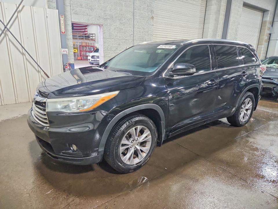 2015 TOYOTA HIGHLANDER — VIN 5TDJKRFH6FS082449