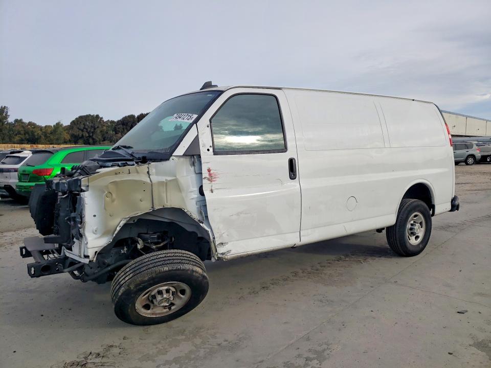 2024 CHEVROLET EXPRESS 25 — VIN 1GCWGAFPXR1235674