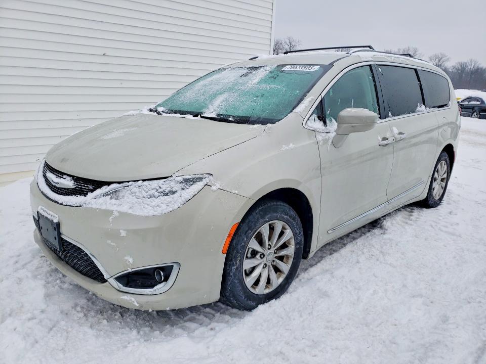 2017 CHRYSLER PACIFICA T — VIN 2C4RC1BG2HR560747