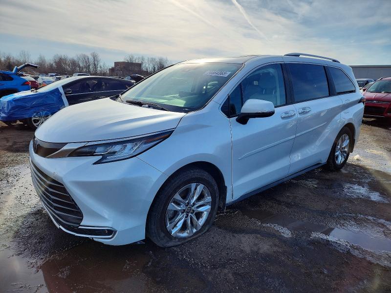 2025 TOYOTA SIENNA LIM — VIN 5TDZSKFC3SS158430