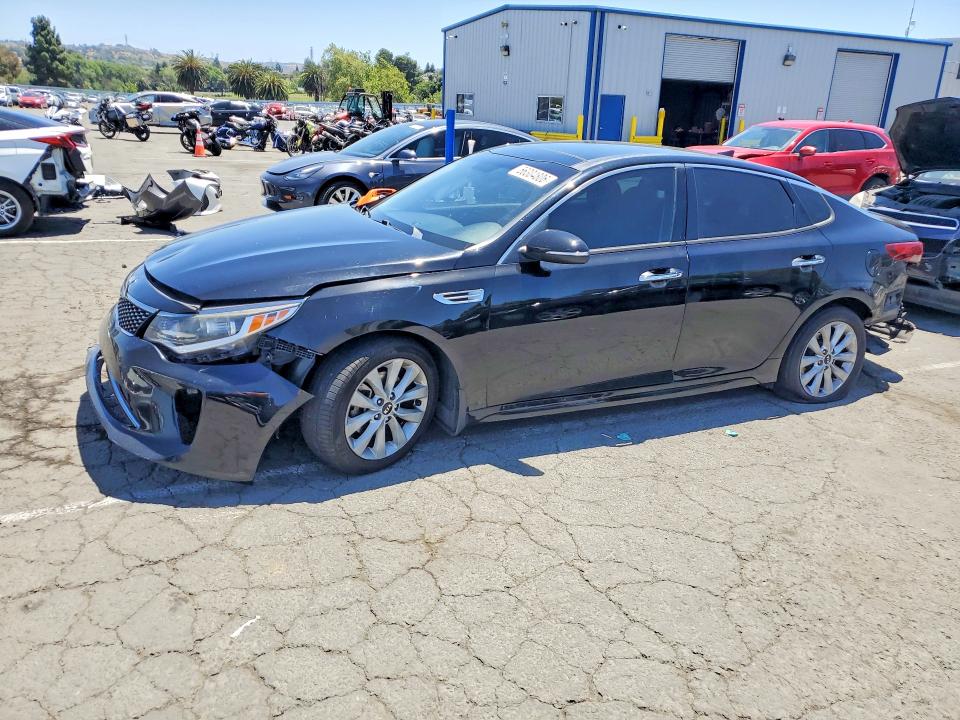 2018 KIA OPTIMA — VIN 5XXGT4L31JG245120