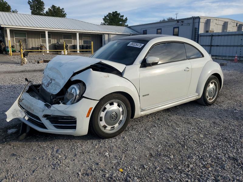 2018 VOLKSWAGEN BEETLE — VIN 3VWFD7AT4JM705749