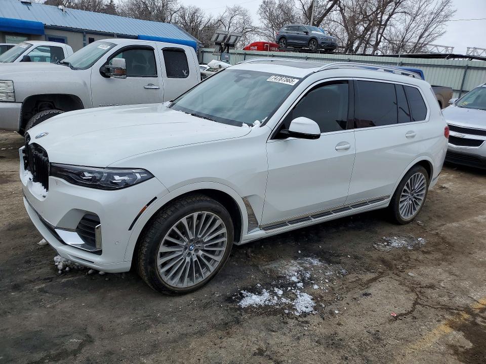 2021 BMW X7 — VIN 5UXCW2C07M9G15795