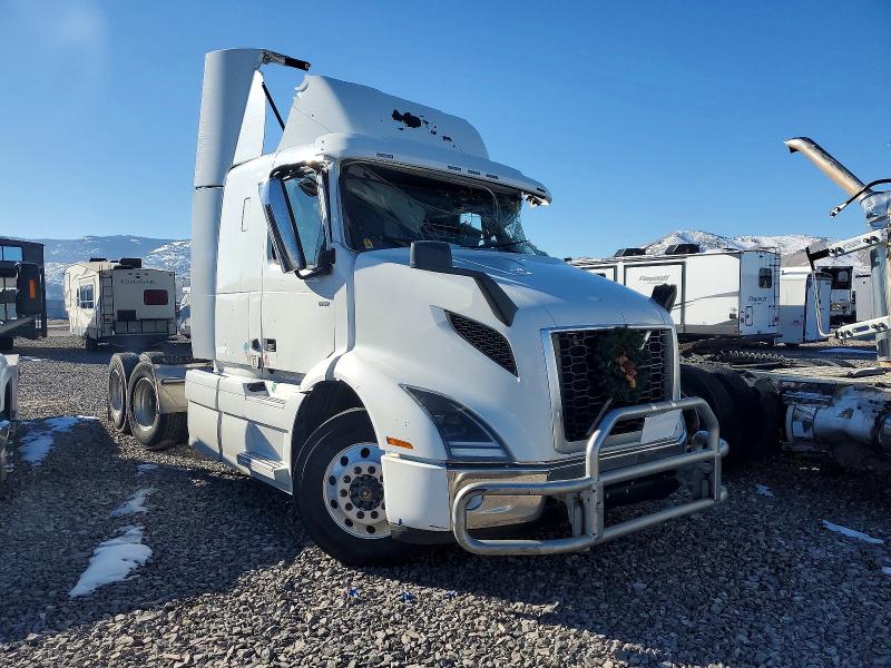 2020 VOLVO VNR — VIN 4V4WC9EH0LN263492
