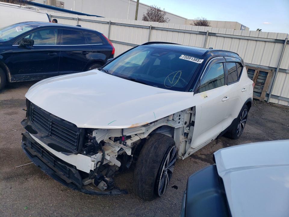 2021 VOLVO XC40 — VIN YV4ED3UR8M2549621