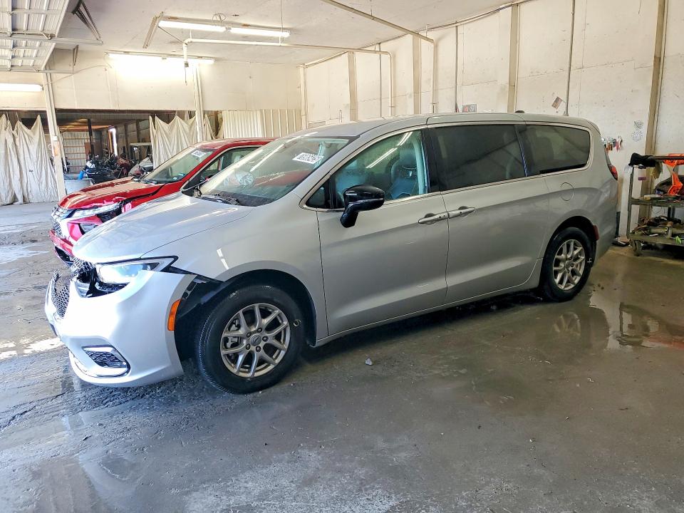 2024 CHRYSLER PACIFICA T — VIN 2C4RC1BG8RR195413