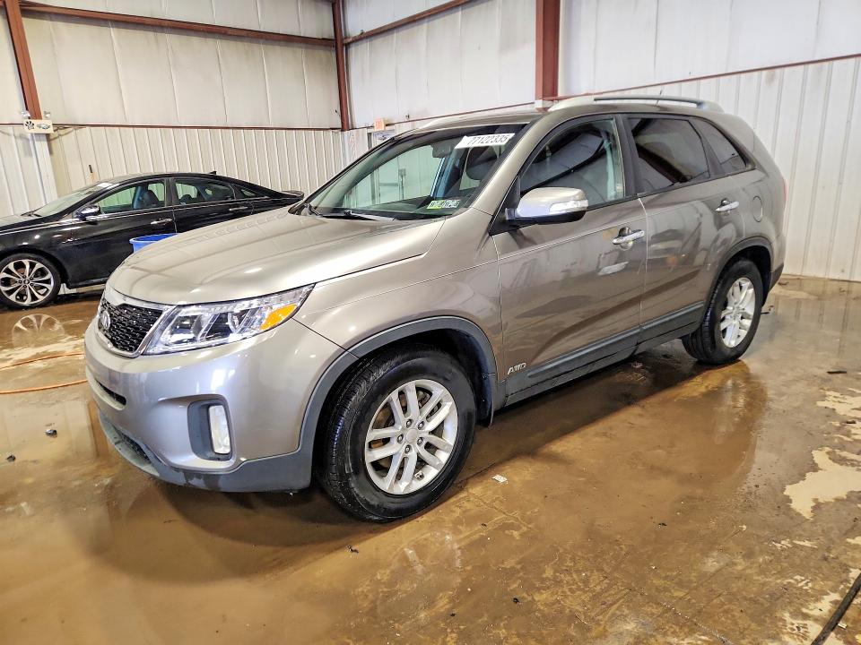 2015 KIA SORENTO LX — VIN 5XYKTDA64FG568751