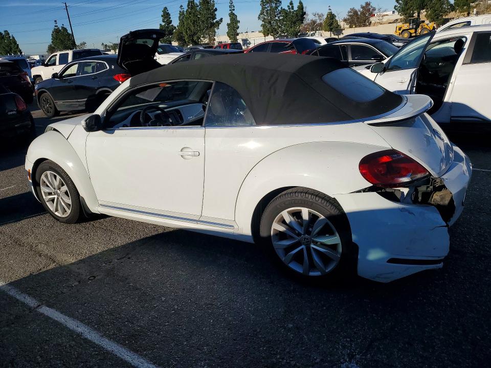 3VW517AT1HM813695