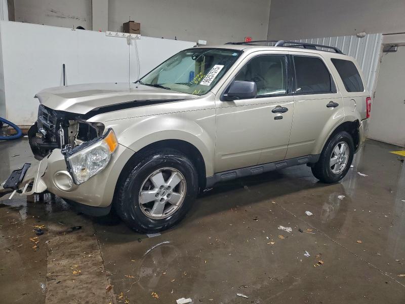 2010 FORD ESCAPE XLT — VIN 1FMCU9D71AKC27177