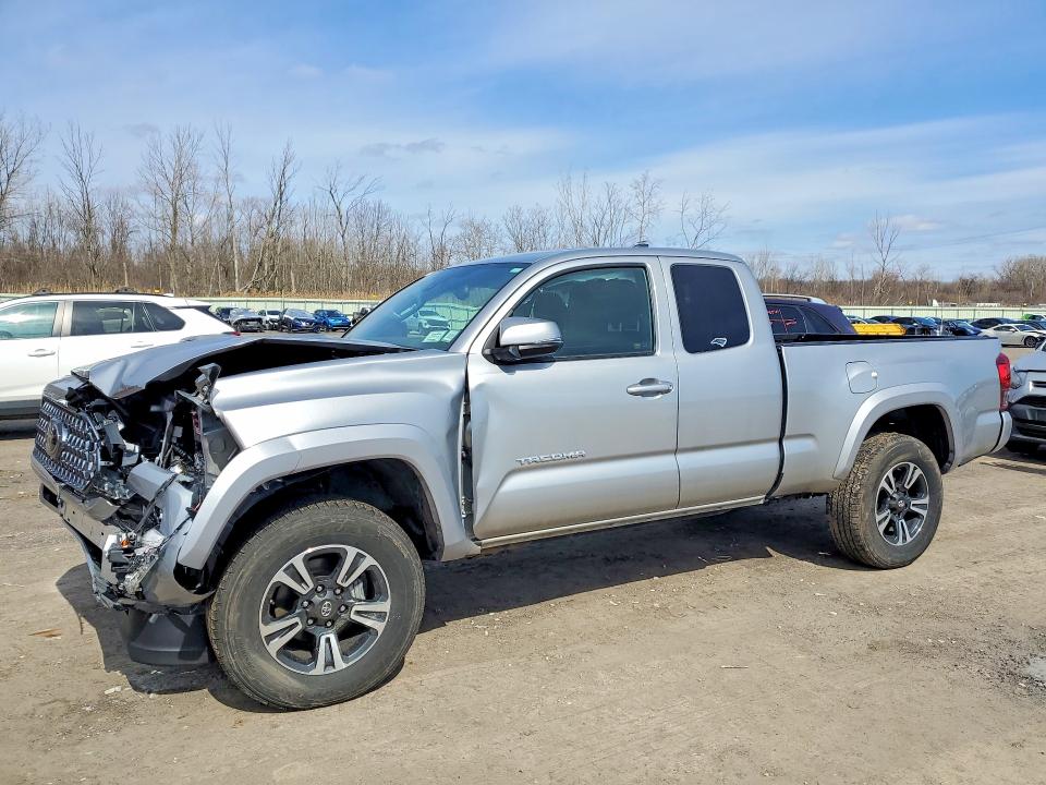 2018 TOYOTA TACOMA — VIN 5TFSZ5AN4JX164074