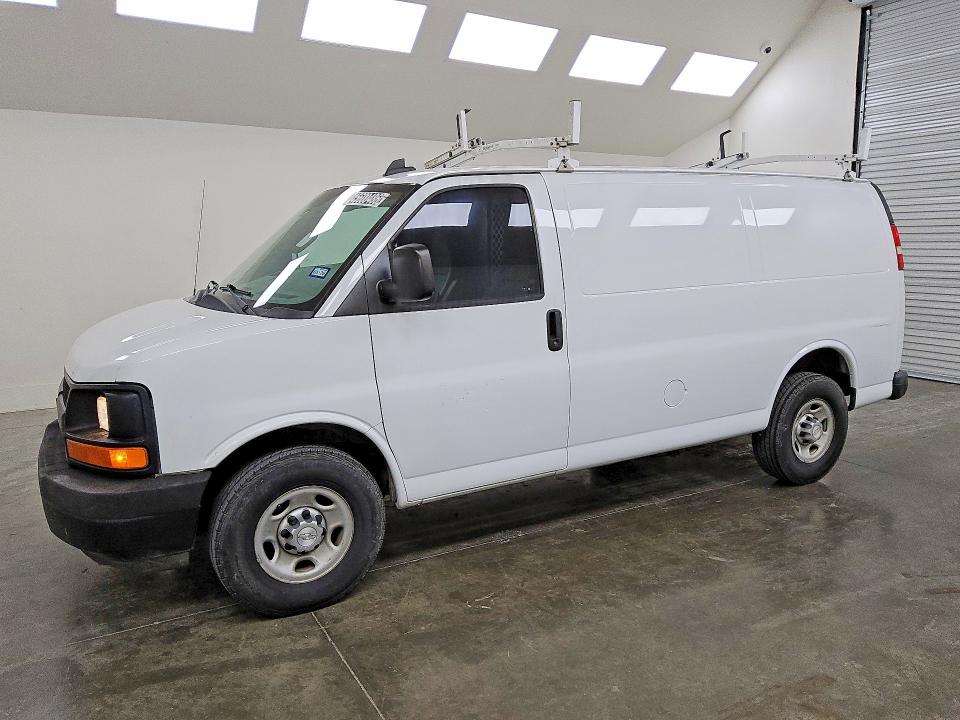 2017 CHEVROLET EXPRESS G2500 — VIN 1GCWGAFF2H1345544