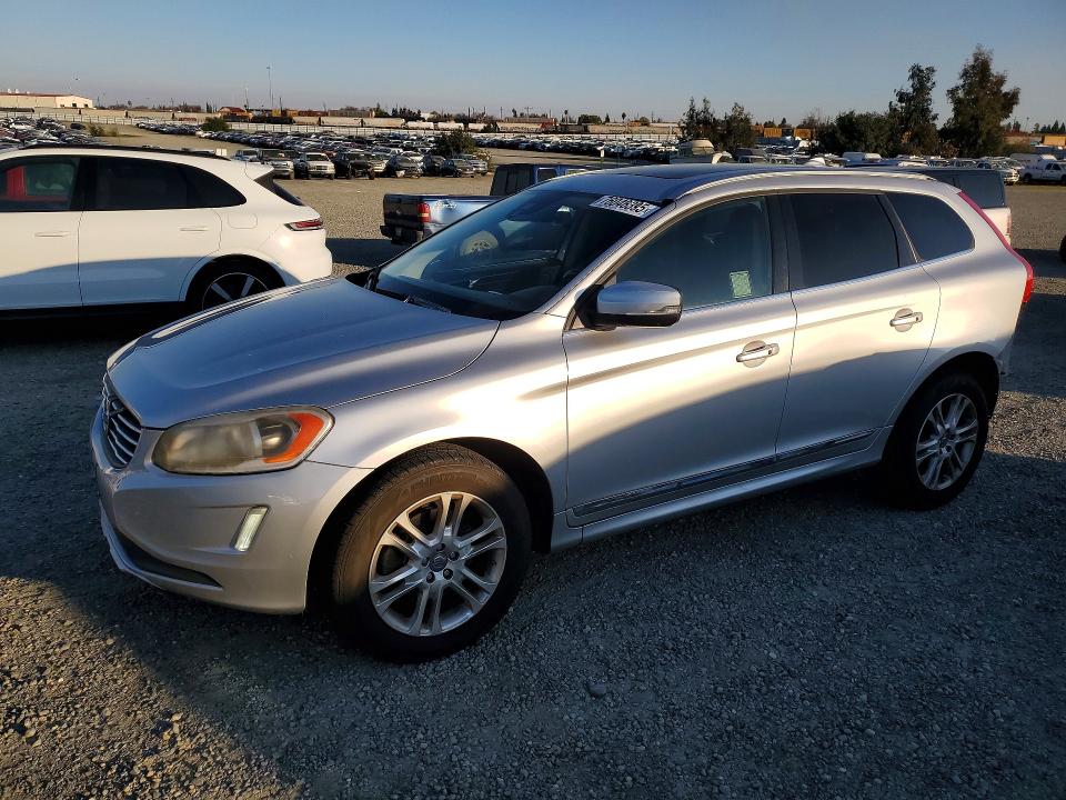 2015 VOLVO XC60 — VIN YV426MDB5F2589745