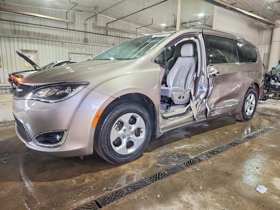 2017 CHRYSLER PACIFICA T — VIN 2C4RC1EG4HR703824