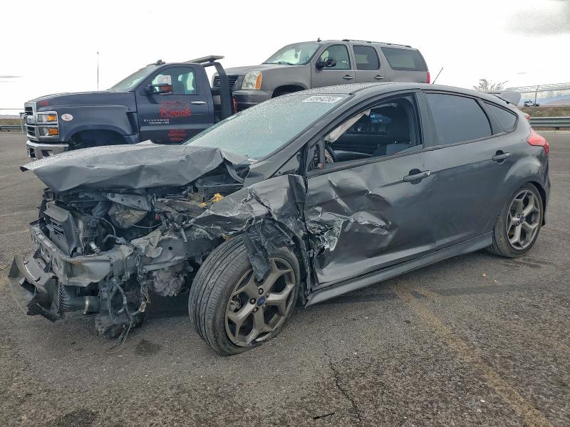 2018 FORD FOCUS — VIN 1FADP3L95JL332109
